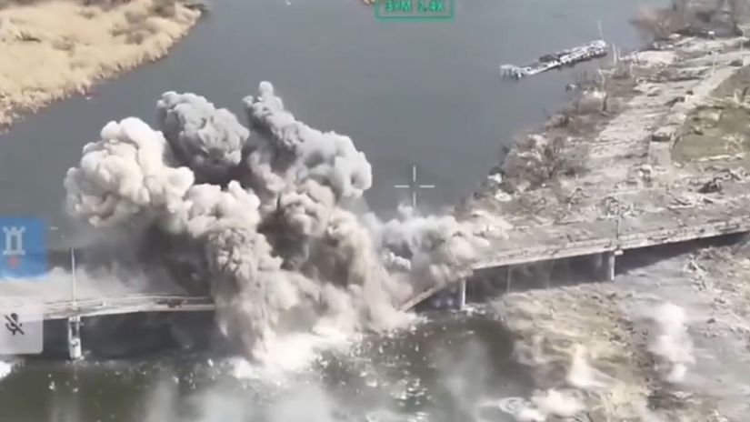 VIDEO Historicky uder dron nezvycnajnym sposobom znicil strategicky most