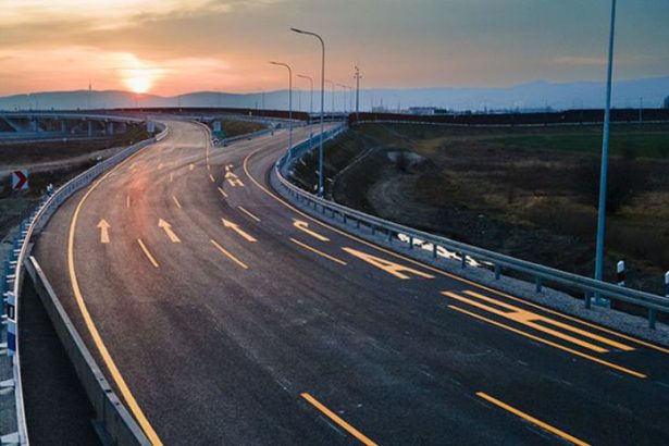 Vodici stoja aj dve hodiny Uzavierka D1 zablokovala dopravu klucove odboenie je nepriechodne