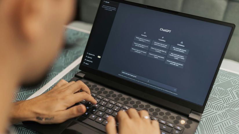chatbot ako spoluziak ktory pomaha s ulohami ak budeme ignorovat ai vo vzdelavani skoly prestanu byt relevantne varuje