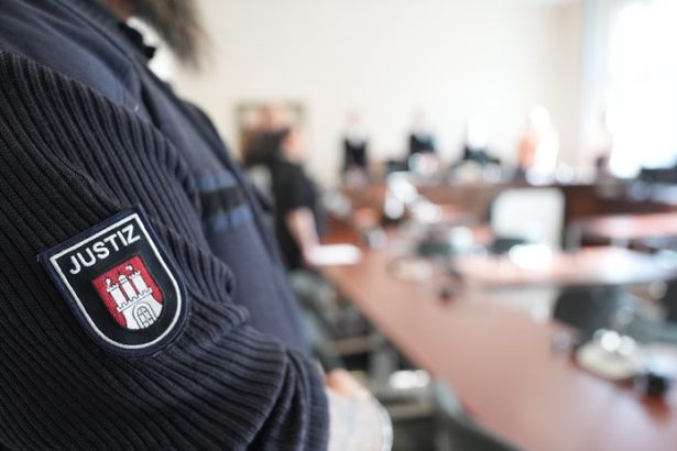 nebinarny clovek zaluje nemecku agenturu za oslovenie pan pozaduje astronomicke odskodne