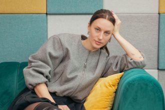 pat projektov naraz natalia germani ovlada trh jej manzel uz v lietadle trpi avsak benatky si poriadne uzili