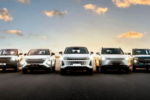 predaje aut v britanii v marci ovladol cinsky range rover za polovicnu cenu