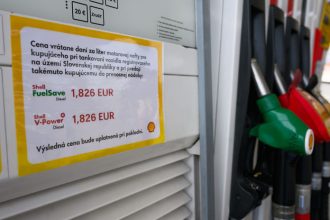 tankovanie je coraz drahsie ceny nafty a benzinu zaznamenali historicky najvacsi narast stat navyse zvysuje ceny pre zahranicnych navstevnikov