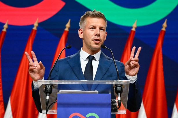 unaveny populista orban odchadza zatial nie do duchodu tisza ako fidesz s ludskou tvarou