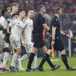 v mnichove po zapase panovala vesela atmosfera hraci realu nevedeli rozhodcovi pripisat meno padali ostre slova