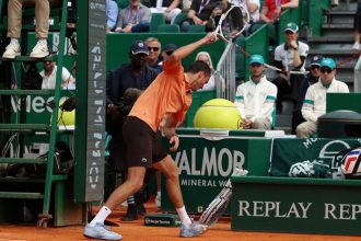 znovu znovu a znovu ruska hvezda sa sprvala sialene fanusikovia piskali a bucali trestom bude mastna pokuta