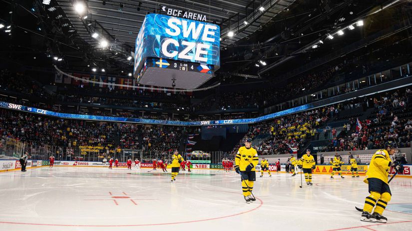 Cesi vyvolali poplach hokejova velmoc sa uz na zaciatku ms zmieta v kritike hovori sa o kolapse a totalnej bezradnosti