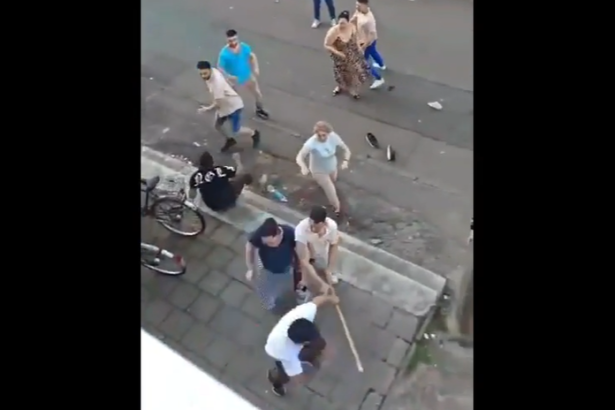 Hromadna bitka v Nemecku medzi ucastnikmi aj Slovaci Policia sa najprv iba prizerala