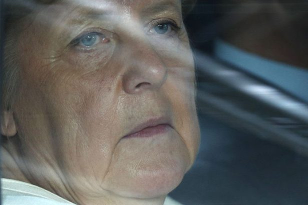 Merkelova spat v hre EU zvazuje ze ju posle rokovat s Putinom