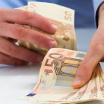 Minimalna mzda na Slovensku nestaci na dostojny zivot vypocitali experti Aka by mala byt