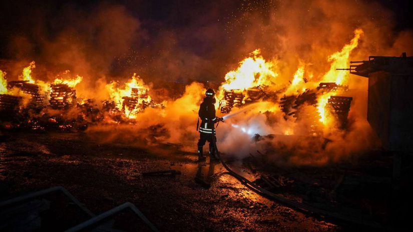 ONLINE Explozie trhali noc v Odese a Dnepri Rusi zasiahli domy skolu aj matersku skolu