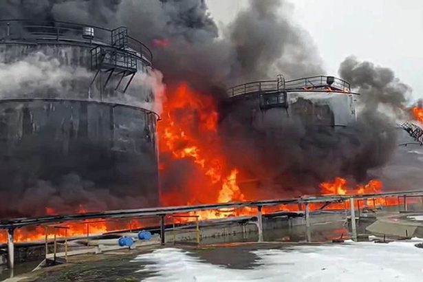 ONLINE Ukrajinske drony znicili ruske vzacne vojenske lietadla v hodnote desiatok milionov V plamenoch skoncil aj tanker a ropny skald