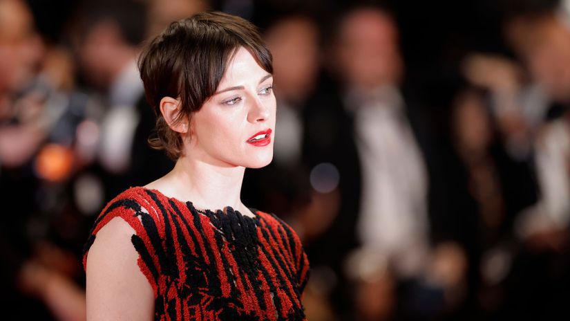 Pozrite sa na tuto zmenu Kristen Stewart vyzera s novym ucesom uchvatne a na fotografov hadzala zvodne pohldy