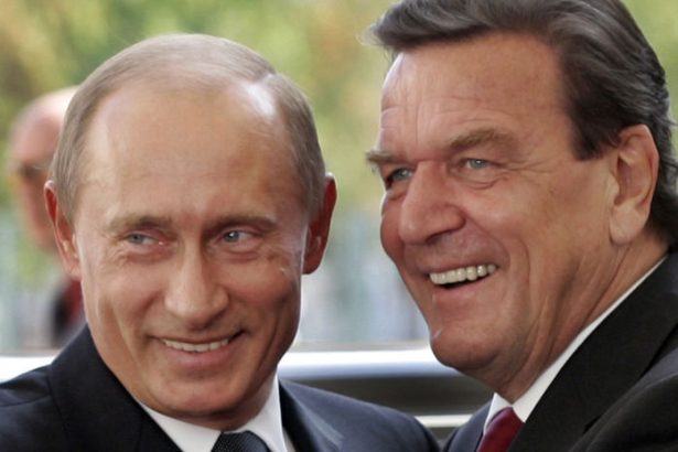 Putin chce exkancelara ako mediatora vojny Kallasova reagovala tvrdym odmietnutim