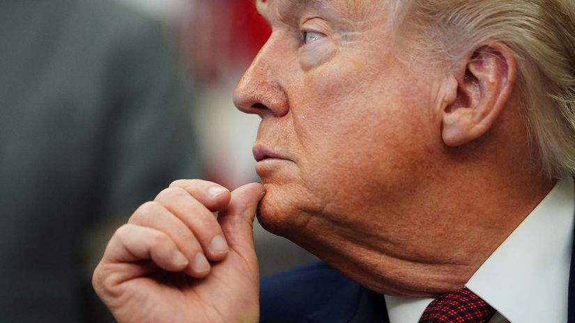 Trump eskaluje spor s Nemeckom Hrozi este vacsie stahovanie americkych vojakov a cla utocia na nemecky priemysel