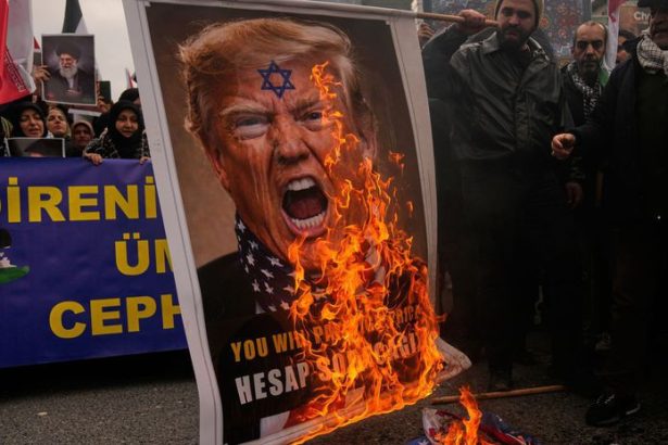 Trump ma na stole nove plany utoku na Iran Klucovy brifing s admiralom moze rozhodnut