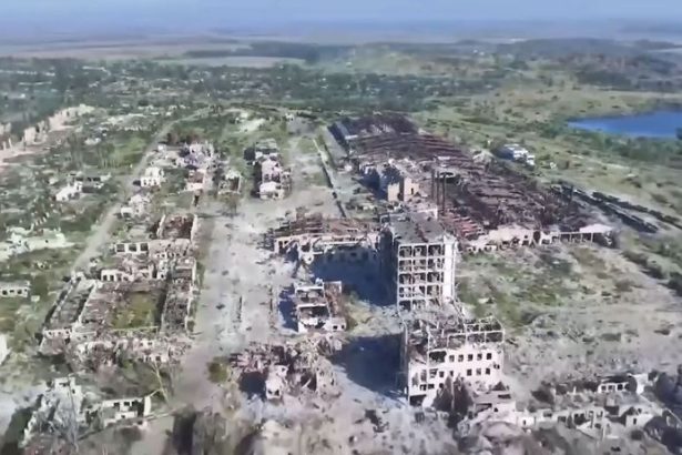 Ukrajinci a Rusi sa dva roky zabijaju o kontrolu nad Donbasom Preco im zalezi na ovladnuti tohto zniceneho mesta