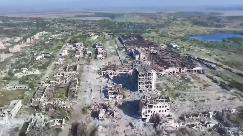 Ukrajinci a Rusi sa dva roky zabijaju o kontrolu nad Donbasom Preco im zalezi na ovladnuti tohto zniceneho mesta