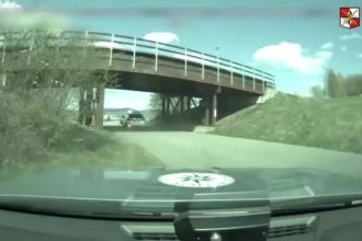 VIDEO Sialena nahanacka aku len tak nevidite Mladik pred policiou unika ako zbaveny zmyslov