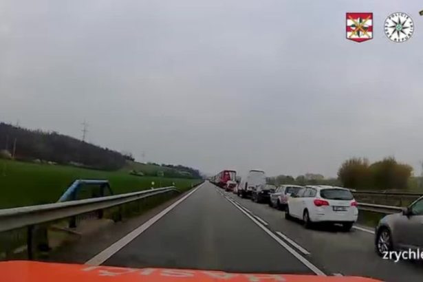VIDEO Tak toto sa len tak nevidi Muz po hrozivej celnej zrazke nevahal s pomocou ani sekundu
