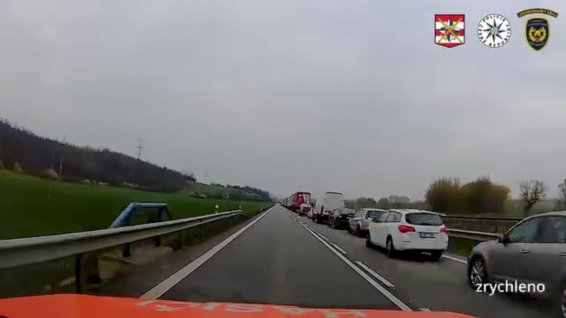 VIDEO Tak toto sa len tak nevidi Muz po hrozivej celnej zrazke nevahal s pomocou ani sekundu