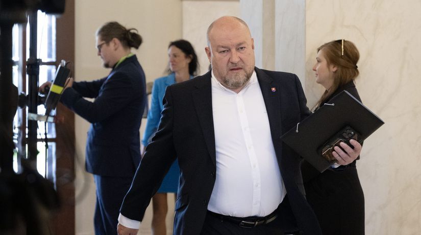 Vlada schvalila zmeny v pandemickej dohode a daniach SNS kritizuje zrusenie rekreacnych poukazov