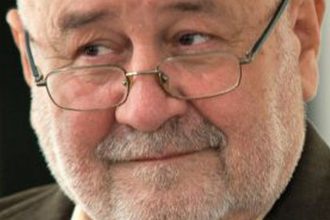 Zomrel tichy velikan poezie a prekladov Karol Chmel nas opustil vo veku 72 rokov