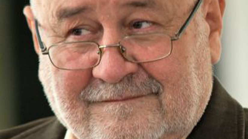 Zomrel tichy velikan poezie a prekladov Karol Chmel nas opustil vo veku 72 rokov