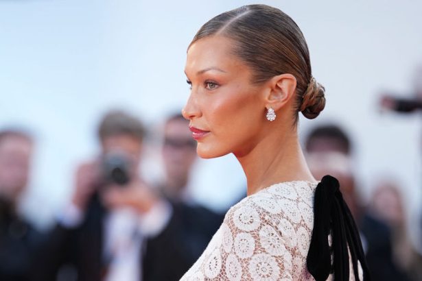 skandal z roku 1969 oil bella hadid vyvolala oil v atch ktor si modna legenda obliekla naruby