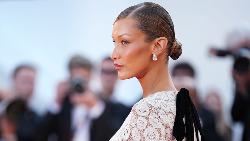 skandal z roku 1969 oil bella hadid vyvolala oil v atch ktor si modna legenda obliekla naruby