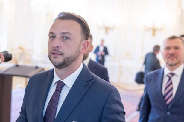 Ak mohla byt velvyslankynou Vasaryova moze byt hocikto tvrdi Sutaj Estok