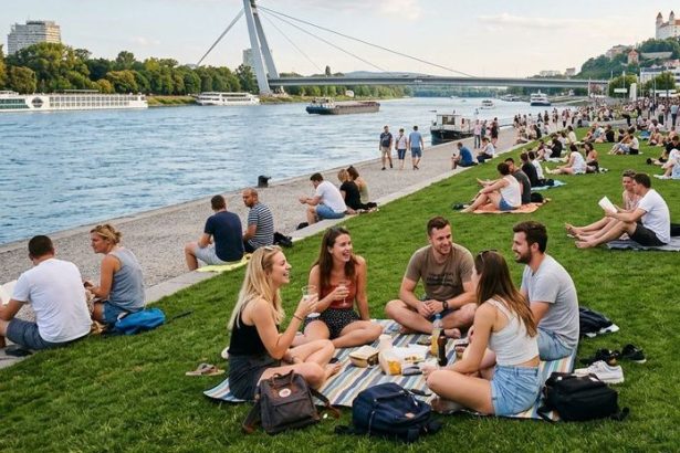 Bratislava praska vo svikochn no namiesto historickeho jadra turisti obsazuju maly kusok nabrezia