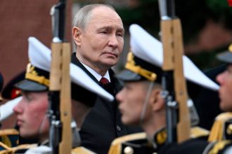 Car padol Sovietsky zvaz sa rozpadol Teraz Putin celi starej ruskej kliatbe
