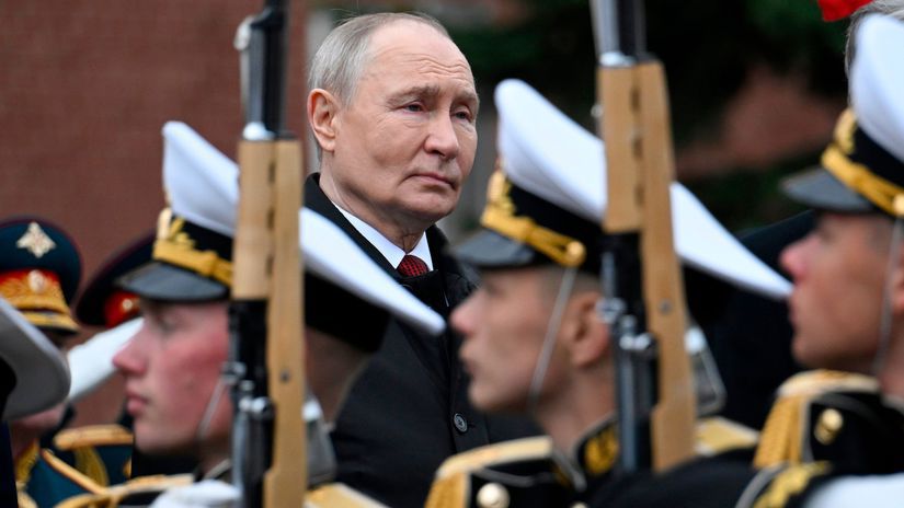 Car padol Sovietsky zvaz sa rozpadol Teraz Putin celi starej ruskej kliatbe