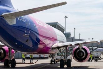 Dramaticke komplikacie na bratislavskom letisku Lietadlo Wizz Air sa muselo vratit z pristavacej drahy