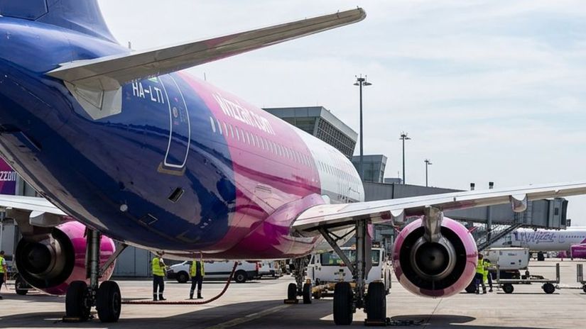 Dramaticke komplikacie na bratislavskom letisku Lietadlo Wizz Air sa muselo vratit z pristavacej drahy