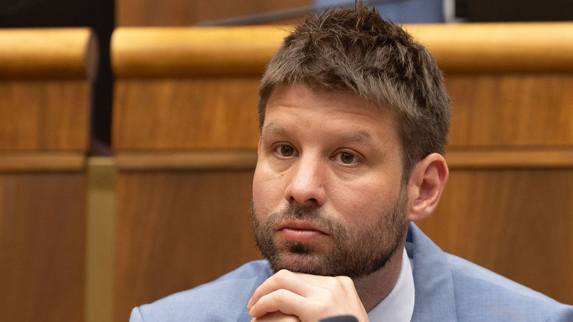Gabriel Sipos Pri Simeckovcoch a Projekte Forum by mali platit rovnake pravidla ako pre politikov