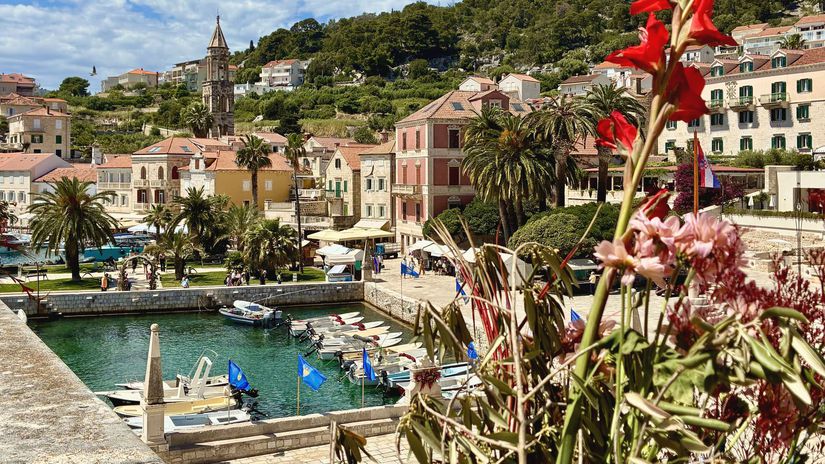 Hvar a Bra ako ich nepoznate Z plaze som utiekla za krasou vinom a adrenalinom aby som sa nakoniec vratila na najkrajsie pobrezie