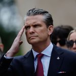 Invazia migrantov Hegseth svojim prejavom v Normandii rozhneval historikov Stupidita je to komiksova postava
