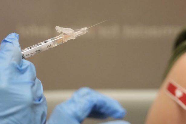 Klamala farmaceuticka firma o vakcine Brusel sa zameria na giganta Sanofi