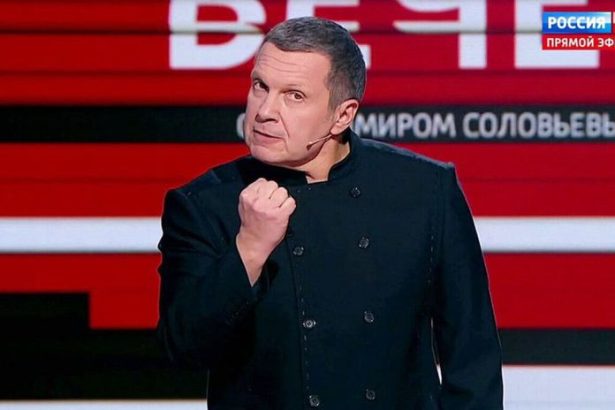 Musi horiet Putinov propagandista ziada udery na Europu z Petrohradu