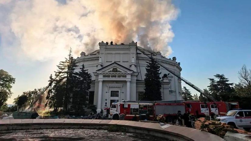 ONLINE Ukrajina opat zautocila na Krym a rusky ropny priemysel hlasene su explozie a poziarne