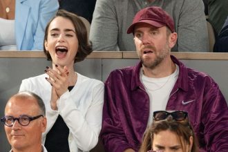 Salma Hayek a Lily Collins navstivili French Open v Parizi Prestizny turnaj pritahuje coraz viac hviezd