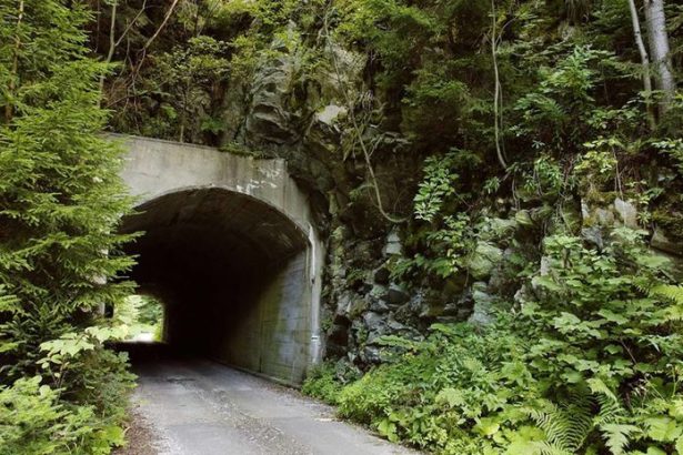 Tunel ktory nema obdoby v strednej europe Vzacna pamiatka z roku 1928 pritahuje tisice turistov