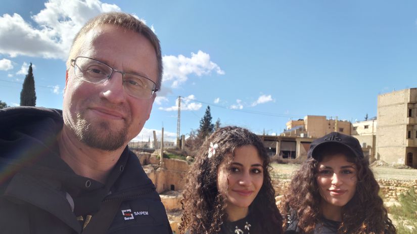 Utekol pred neopatovanou laskou skoncil v Afgansitane bezny turizmus ma nudi vyhladavam vojnove zony tvrdi cestovatel Peter Gregor