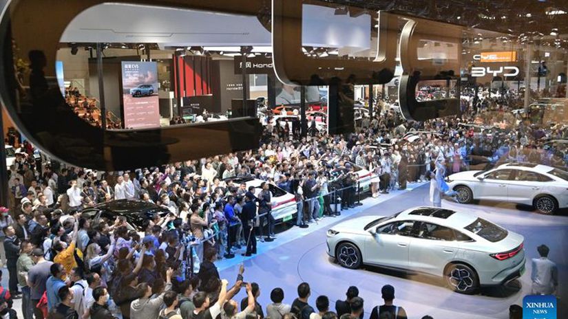 VIDEO Navstivte s nami automobilovy salon v Pekingu
