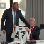 VIDEO Posila pre Nationalelf Merz daroval Trumpovi nemecky futbalovy dres s jeho menom