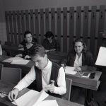 Za klice od auta na medicinu Ako vyzera korupcia na vysokych skolach za socializmu a preco dnes prijimaju studentov bez prijimacich skok