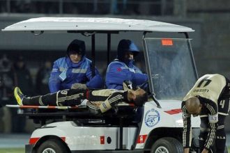Zasah do intimnych partii Futbalistu zrazilo na travniku sanitarne auto rozculeny trener krical na vodica