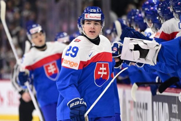 Zlaty strelec z finale moze nasledovat legendarneho Hossu O dalsieho sikovneho Slovaka ma zaujem aj Montreal Slafkovskeho